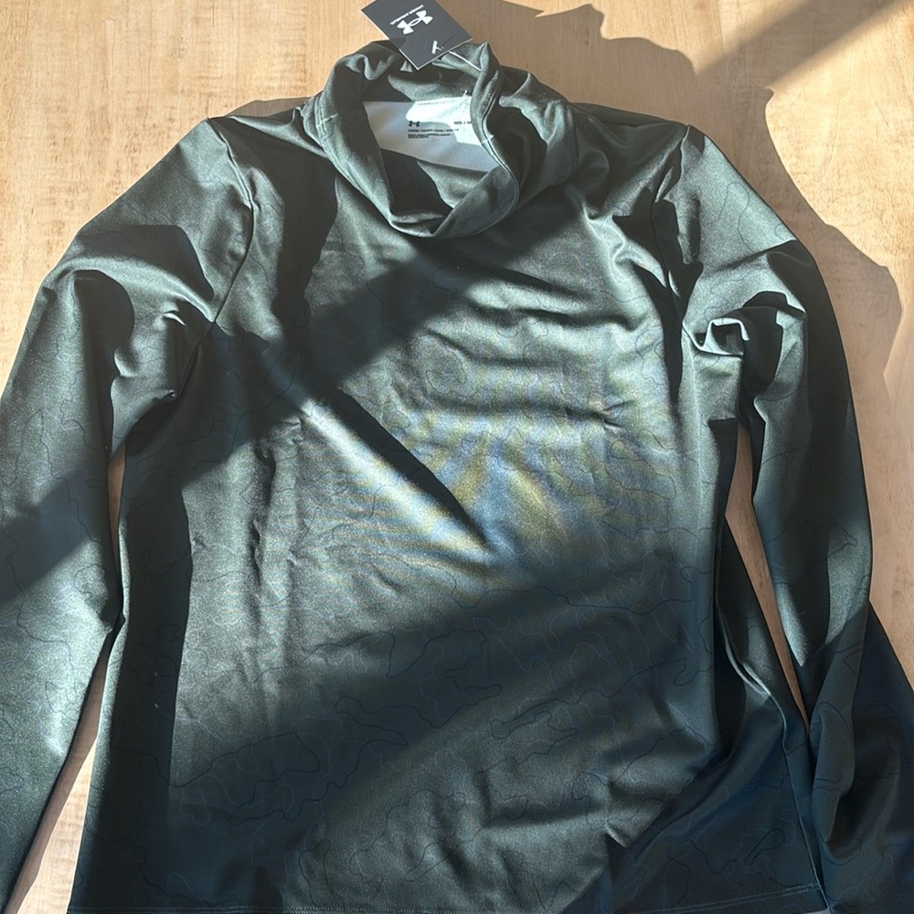 Last chance! Brand New! Under Armour Funnel Neck long sleeve Green shirt